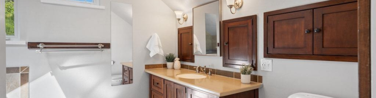 State St, Pullman, Washington 99163, 5 Bedrooms Bedrooms, ,2 BathroomsBathrooms,For Sale,State St,284603