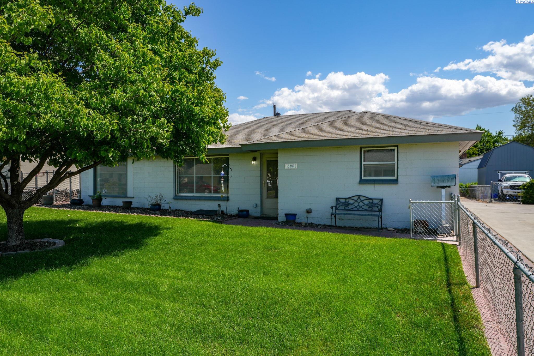 11th Ave, Kennewick, Washington 99337, 3 Bedrooms Bedrooms, 0 ,1 BathroomBathrooms,Houses,For Sale,11th Ave,0,284731