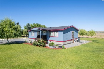 RD H.8, Moses Lake, Washington 98837, 3 Bedrooms Bedrooms, ,2 BathroomsBathrooms,Manufactured-owned Lot,For Sale,RD H.8,284843