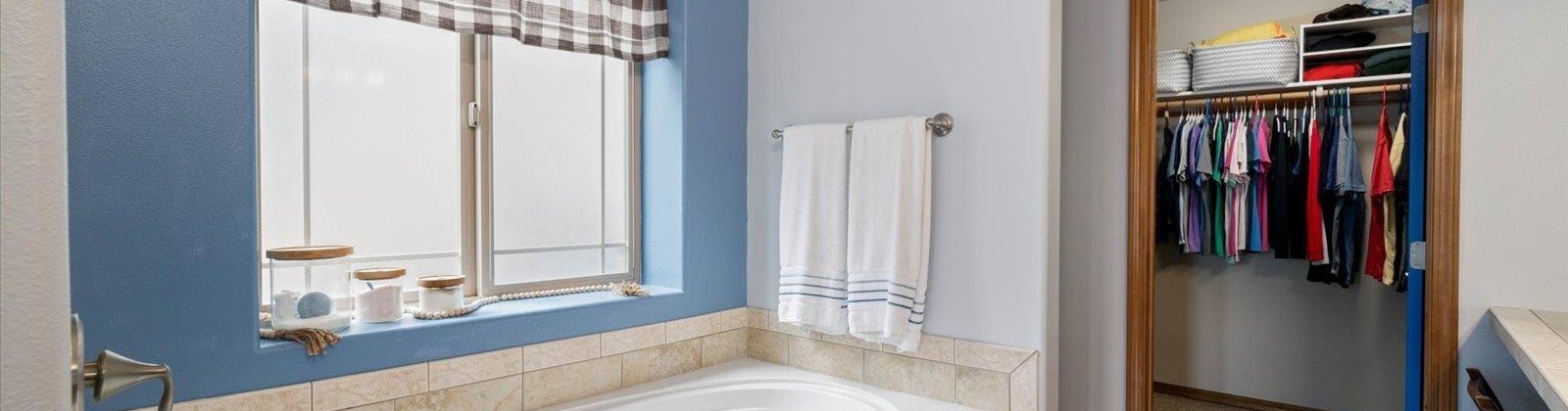 30th Ave Bldg E #102, Kennewick, Washington 99337, 2 Bedrooms Bedrooms, ,2 BathroomsBathrooms,Town House,For Sale,30th Ave Bldg E #102,282785