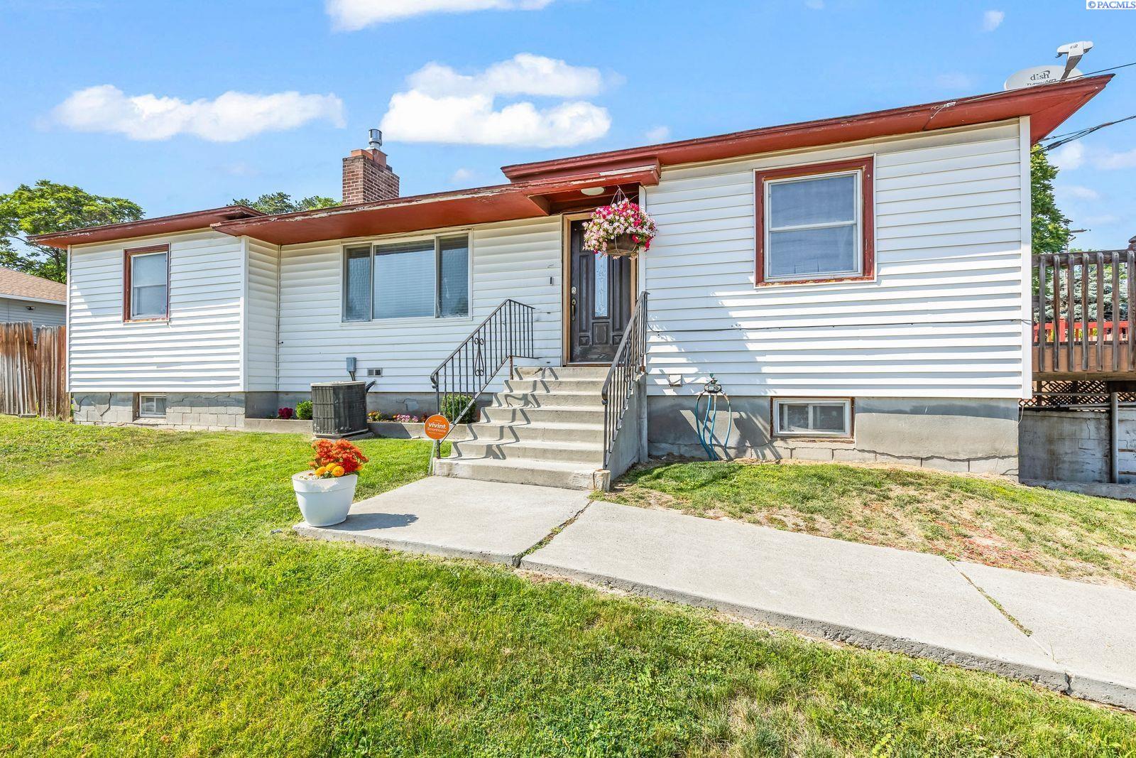 Thill Ave, Sunnyside, Washington 98944, 4 Bedrooms Bedrooms, 0 ,3 BathroomsBathrooms,Houses,For Sale,Thill Ave,0,284810