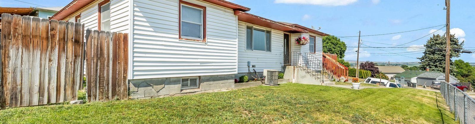 Thill Ave, Sunnyside, Washington 98944, 4 Bedrooms Bedrooms, ,3 BathroomsBathrooms,For Sale,Thill Ave,284810