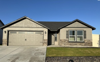 Regina Pl., Grandview, Washington 98938, 3 Bedrooms Bedrooms, ,2 BathroomsBathrooms,Site Built-owned Lot,For Sale,Regina Pl.,284918