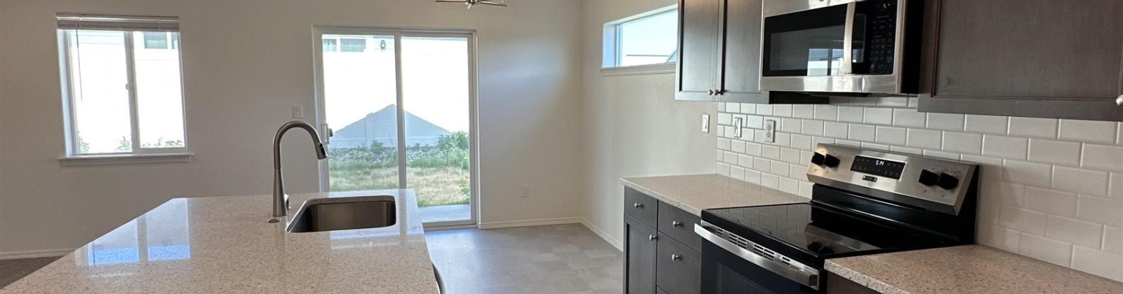 Regina Pl., Grandview, Washington 98938, 3 Bedrooms Bedrooms, ,2 BathroomsBathrooms,Site Built-owned Lot,For Sale,Regina Pl.,284918