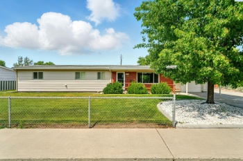 John Day Ave, Kennewick, Washington 99336-2416, 3 Bedrooms Bedrooms, ,1 BathroomBathrooms,Site Built-owned Lot,For Sale,John Day Ave,284908