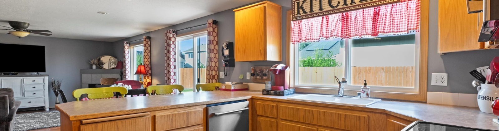 Dayton Ct., Kennewick, Washington 99337-5250, 4 Bedrooms Bedrooms, ,3 BathroomsBathrooms,For Sale,Dayton Ct.,284971