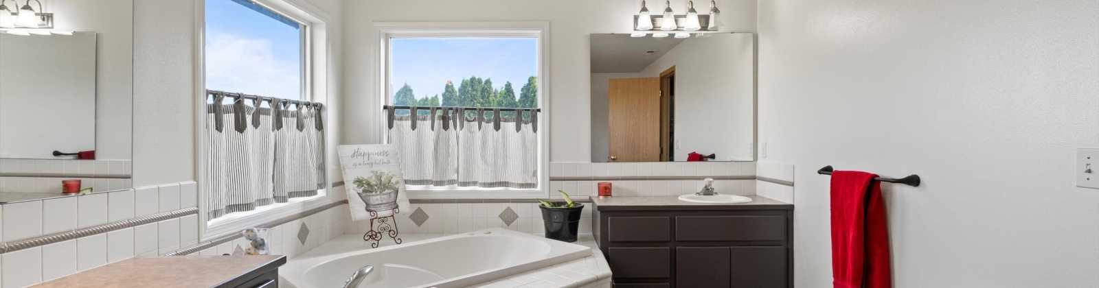 Dayton Ct., Kennewick, Washington 99337-5250, 4 Bedrooms Bedrooms, ,3 BathroomsBathrooms,For Sale,Dayton Ct.,284971