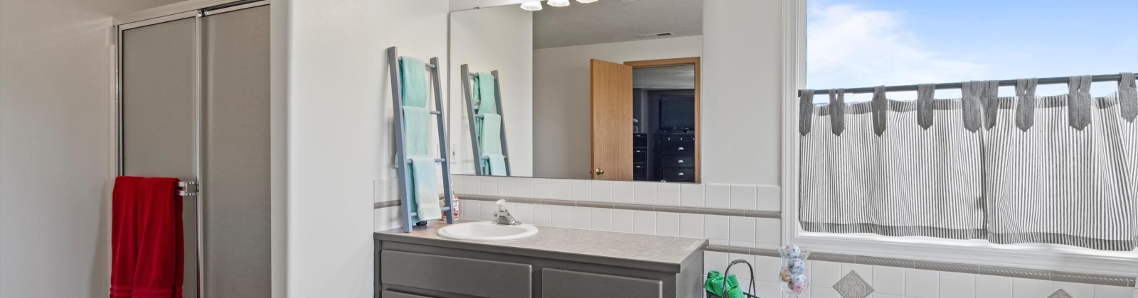 Dayton Ct., Kennewick, Washington 99337-5250, 4 Bedrooms Bedrooms, ,3 BathroomsBathrooms,For Sale,Dayton Ct.,284971