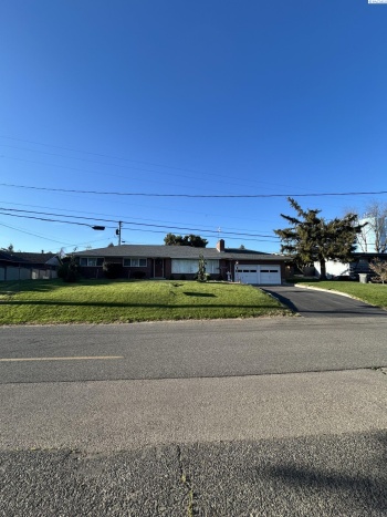 Grandview Avenue, Sunnyside, Washington 98944, 3 Bedrooms Bedrooms, ,2 BathroomsBathrooms,Site Built-owned Lot,For Sale,Grandview Avenue,281247