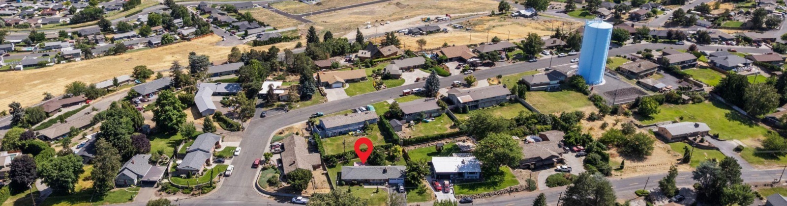 Grandview Avenue, Sunnyside, Washington 98944, 3 Bedrooms Bedrooms, ,2 BathroomsBathrooms,For Sale,Grandview Avenue,281247