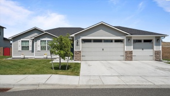 38th, Kennewick, Washington 99338, 3 Bedrooms Bedrooms, ,2 BathroomsBathrooms,Site Built-owned Lot,For Sale,38th,285017