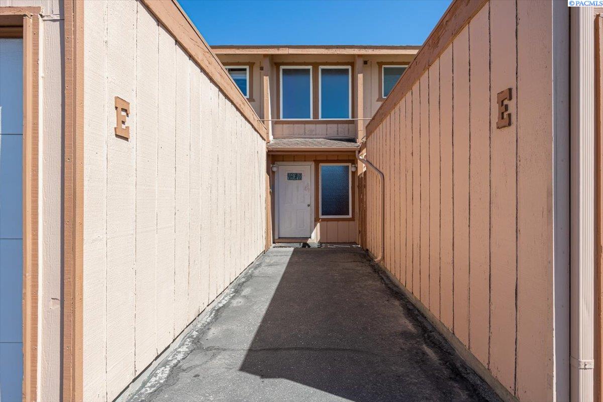 Hood Ave, Kennewick, Washington 99336, 2 Bedrooms Bedrooms, 0 ,1 BathroomBathrooms,Condos/townhomes,For Sale,Hood Ave,0,285040