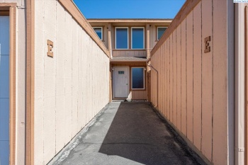 Hood Ave, Kennewick, Washington 99336, 2 Bedrooms Bedrooms, ,1 BathroomBathrooms,Condo,For Sale,Hood Ave,285040