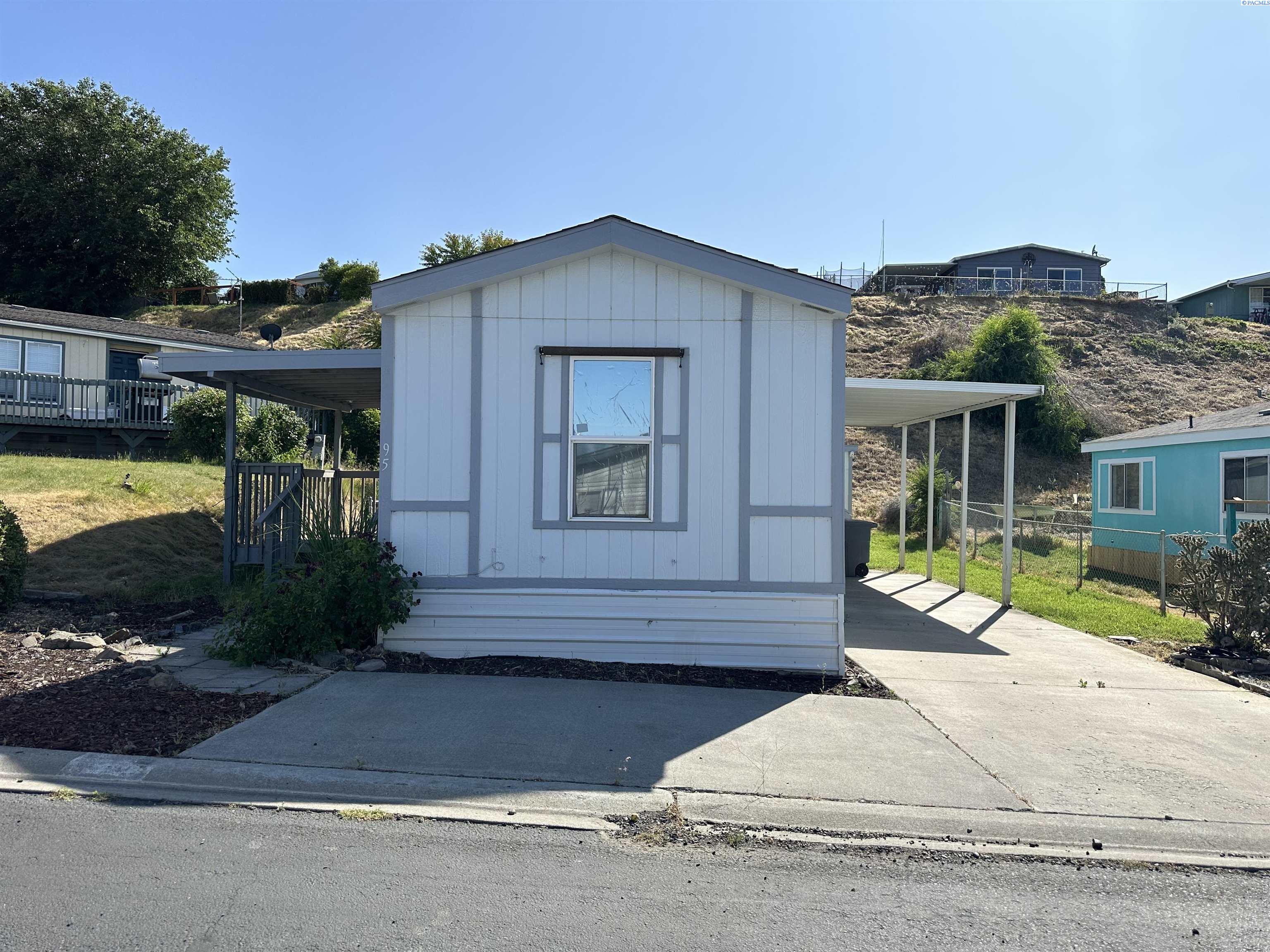 Ridgecliff Drive, Richland, Washington 99352, 2 Bedrooms Bedrooms, 0 ,1 BathroomBathrooms,Manufactured Homes,For Sale,Ridgecliff Drive,0,285033
