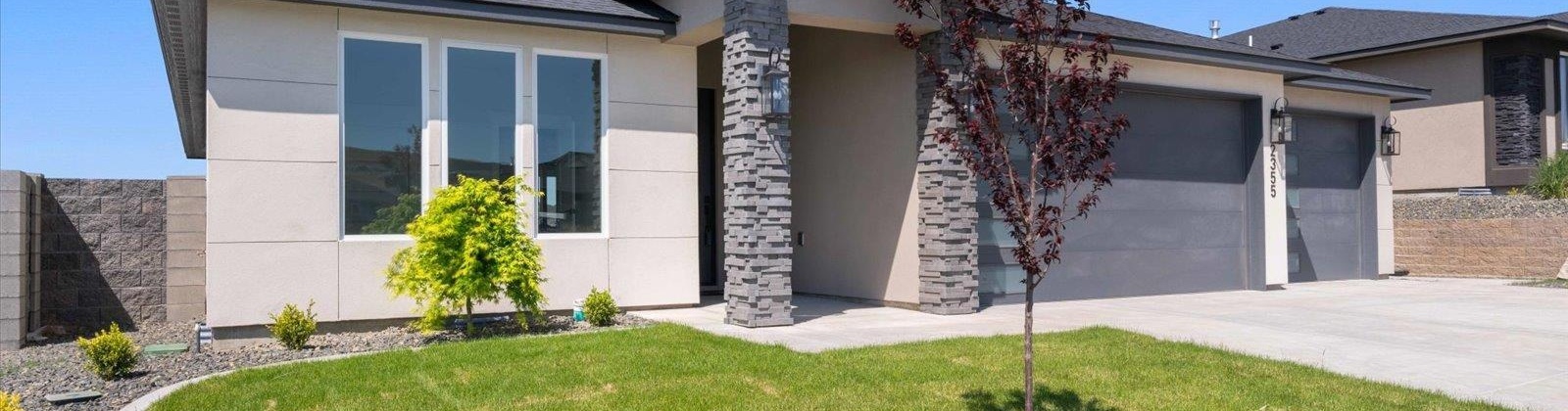 Upriver, Richland, Washington 99352, 4 Bedrooms Bedrooms, ,3 BathroomsBathrooms,Site Built-owned Lot,For Sale,Upriver,281666
