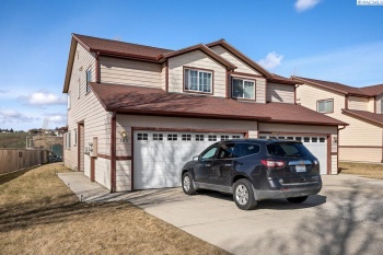 Shoemaker Place, Pullman, Washington 99163, 6 Bedrooms Bedrooms, ,4 BathroomsBathrooms,Duplex,For Sale,Shoemaker Place,285045