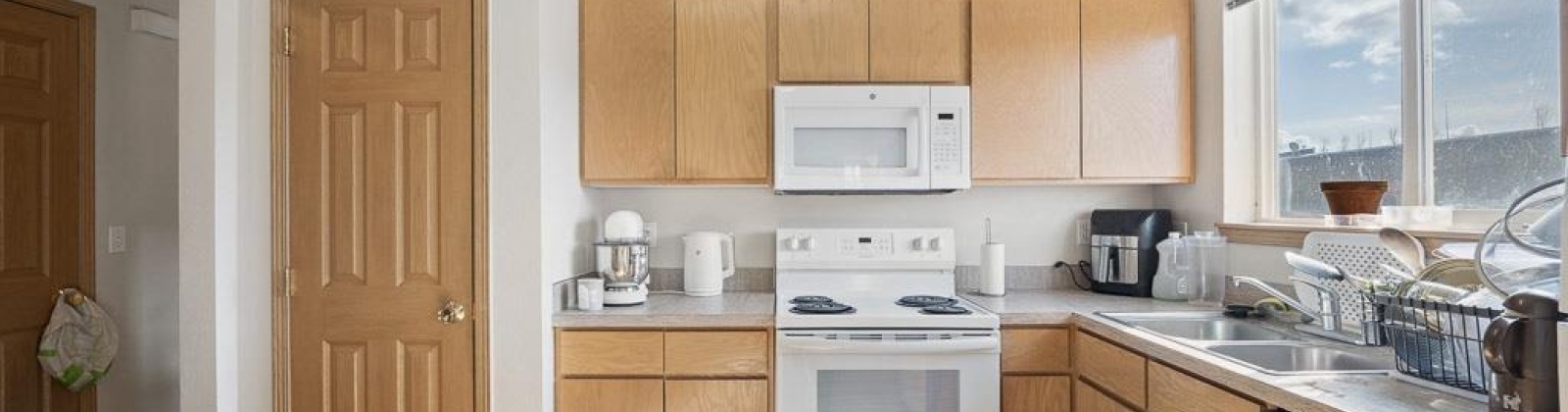 Shoemaker Place, Pullman, Washington 99163, 6 Bedrooms Bedrooms, ,4 BathroomsBathrooms,Duplex,For Sale,Shoemaker Place,285045