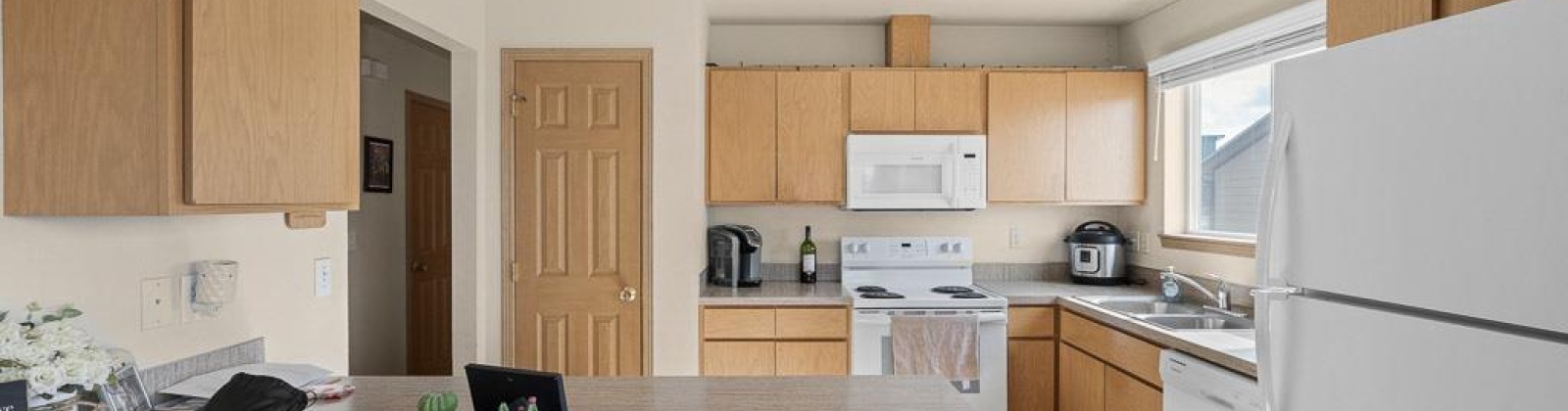 Shoemaker Place, Pullman, Washington 99163, 6 Bedrooms Bedrooms, ,4 BathroomsBathrooms,Duplex,For Sale,Shoemaker Place,285046