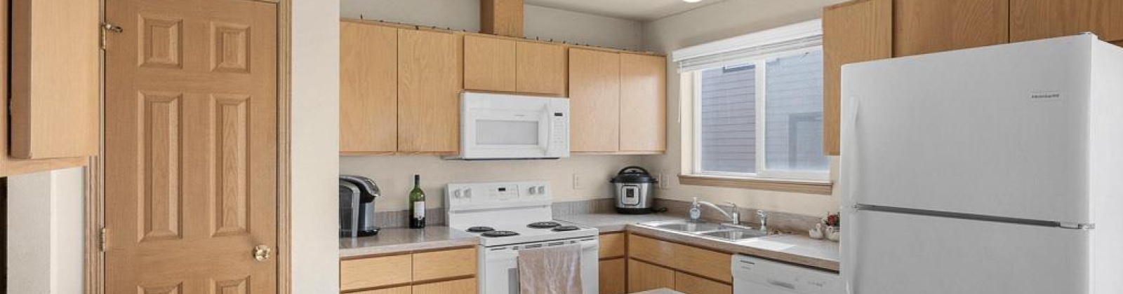 Shoemaker Place, Pullman, Washington 99163, 6 Bedrooms Bedrooms, ,4 BathroomsBathrooms,Duplex,For Sale,Shoemaker Place,285046