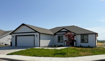 Diamond Avenue, Grandview, Washington 98930, 3 Bedrooms Bedrooms, ,2 BathroomsBathrooms,Site Built-owned Lot,For Sale,Diamond Avenue,285104