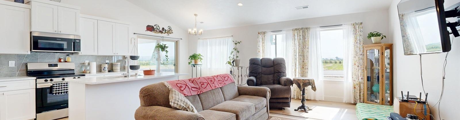 Diamond Avenue, Grandview, Washington 98930, 3 Bedrooms Bedrooms, ,2 BathroomsBathrooms,Site Built-owned Lot,For Sale,Diamond Avenue,285104