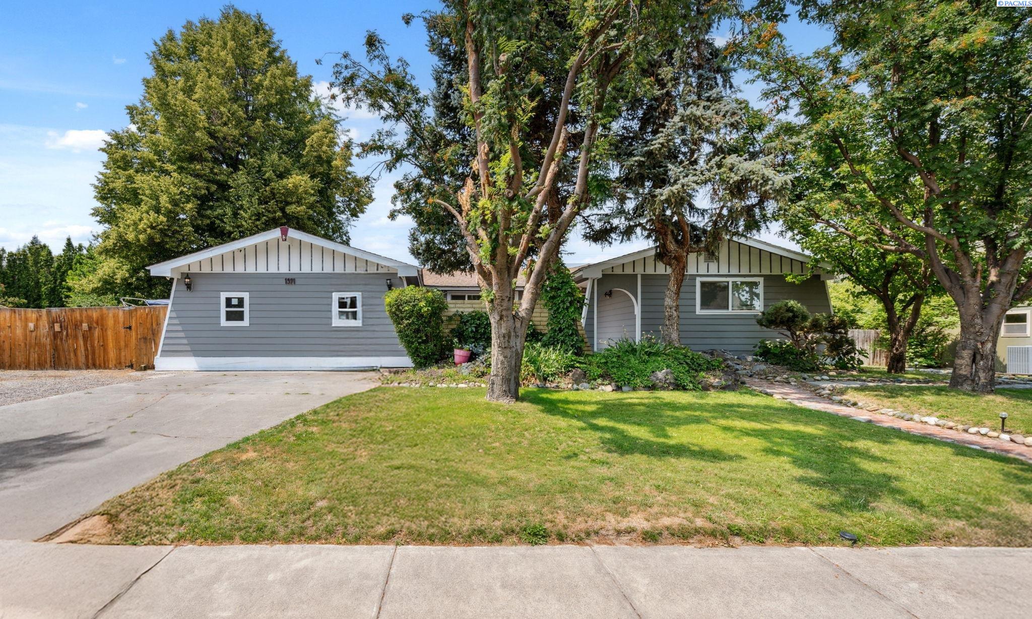 Sheridan Place, Richland, Washington 99352, 5 Bedrooms Bedrooms, 0 ,5 BathroomsBathrooms,Houses,For Sale,Sheridan Place,0,285130