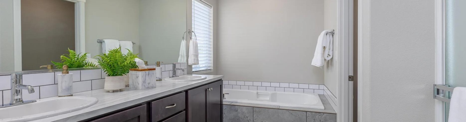 Jade Ave, Grandview, Washington 98930, 3 Bedrooms Bedrooms, ,2 BathroomsBathrooms,Site Built-owned Lot,For Sale,Jade Ave,285171
