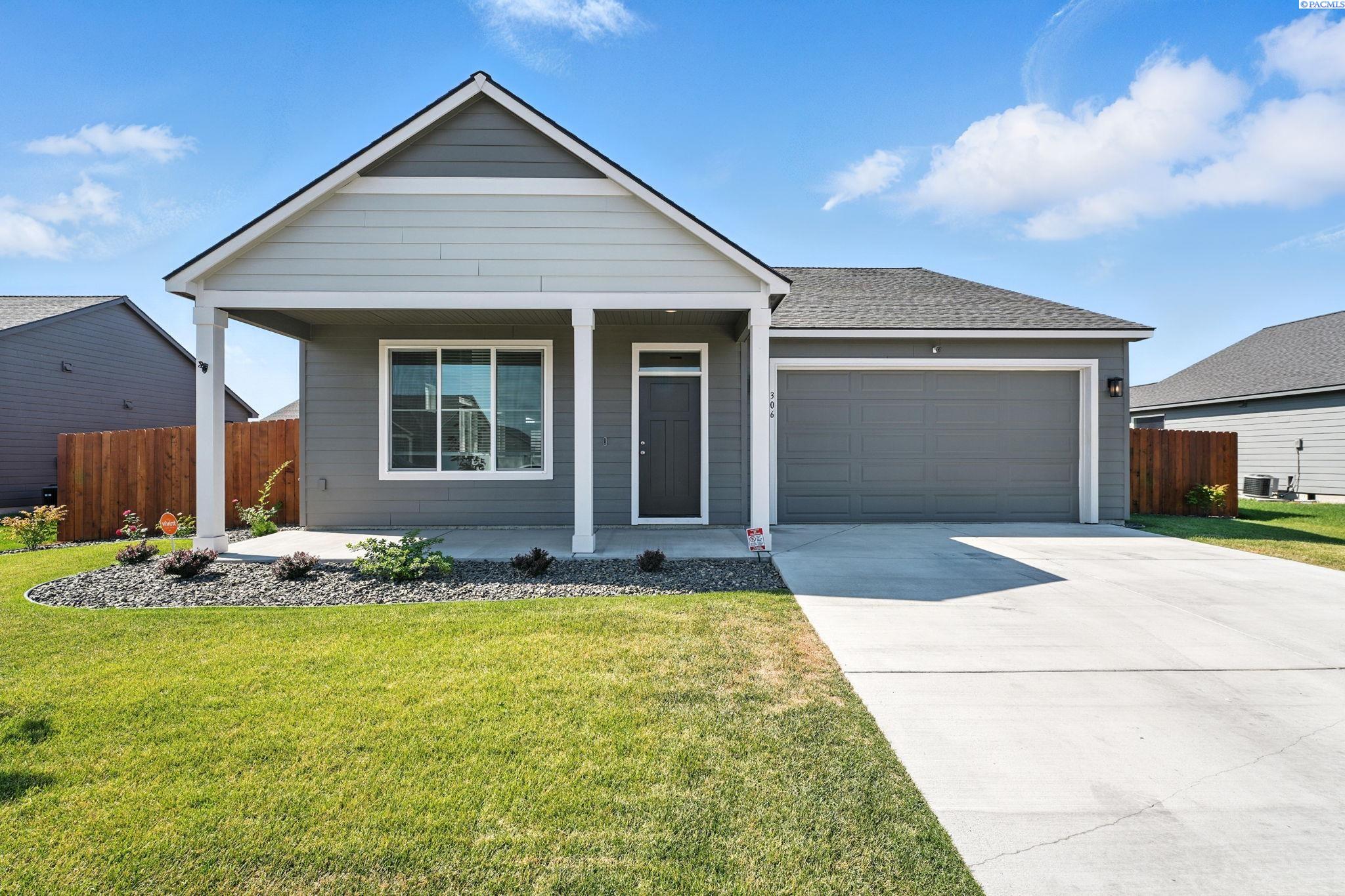 Tanzanite Ave, Grandview, Washington 98930, 3 Bedrooms Bedrooms, 0 ,2 BathroomsBathrooms,Houses,For Sale,Tanzanite Ave,0,285166