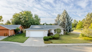 April Loop, Richland, Washington 99352, 3 Bedrooms Bedrooms, ,2 BathroomsBathrooms,Site Built-owned Lot,For Sale,April Loop,285196