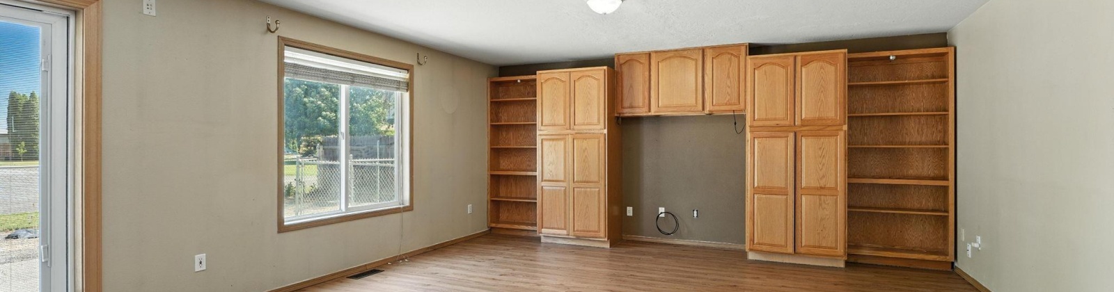Dayton Ct., Kennewick, Washington 99337, 4 Bedrooms Bedrooms, ,3 BathroomsBathrooms,Site Built-owned Lot,For Sale,Dayton Ct.,285183