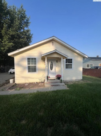4th st, Sunnyside, Washington 98944, 2 Bedrooms Bedrooms, ,1 BathroomBathrooms,For Sale,4th st,285203