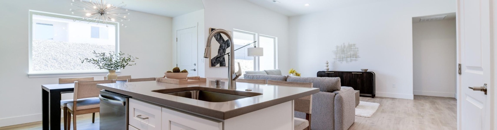 Castlewood Ct, Grandview, Washington 98930, 3 Bedrooms Bedrooms, ,2 BathroomsBathrooms,Site Built-owned Lot,For Sale,Castlewood Ct,285227