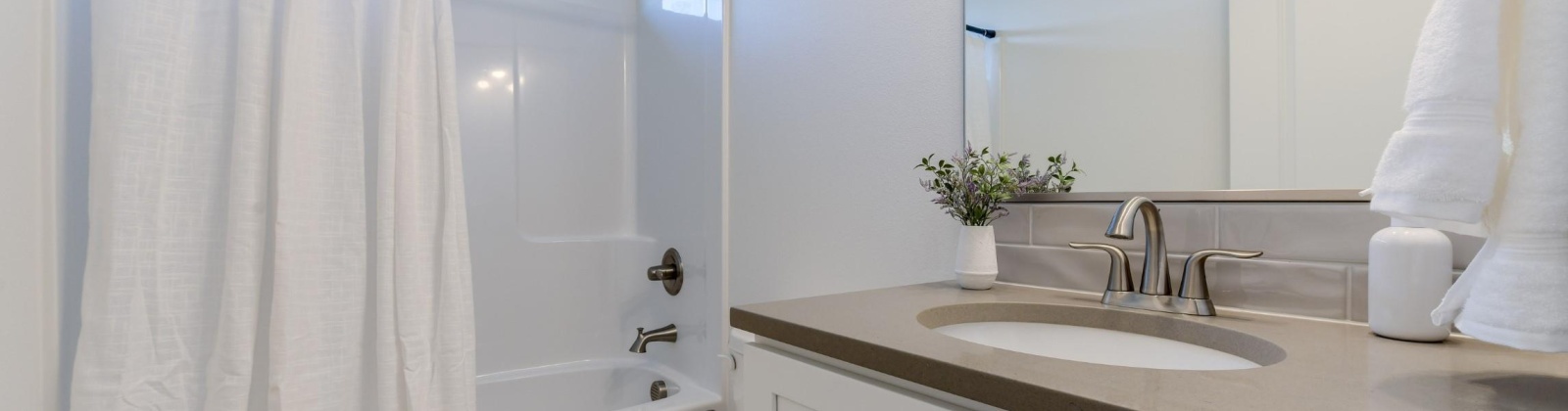 Castlewood Ct, Grandview, Washington 98930, 3 Bedrooms Bedrooms, ,2 BathroomsBathrooms,Site Built-owned Lot,For Sale,Castlewood Ct,285227