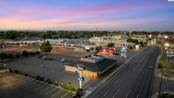 Clearwater Ave, Kennewick, Washington 99336-2735, ,51 BathroomsBathrooms,Restaurant,For Sale,Clearwater Ave,285226