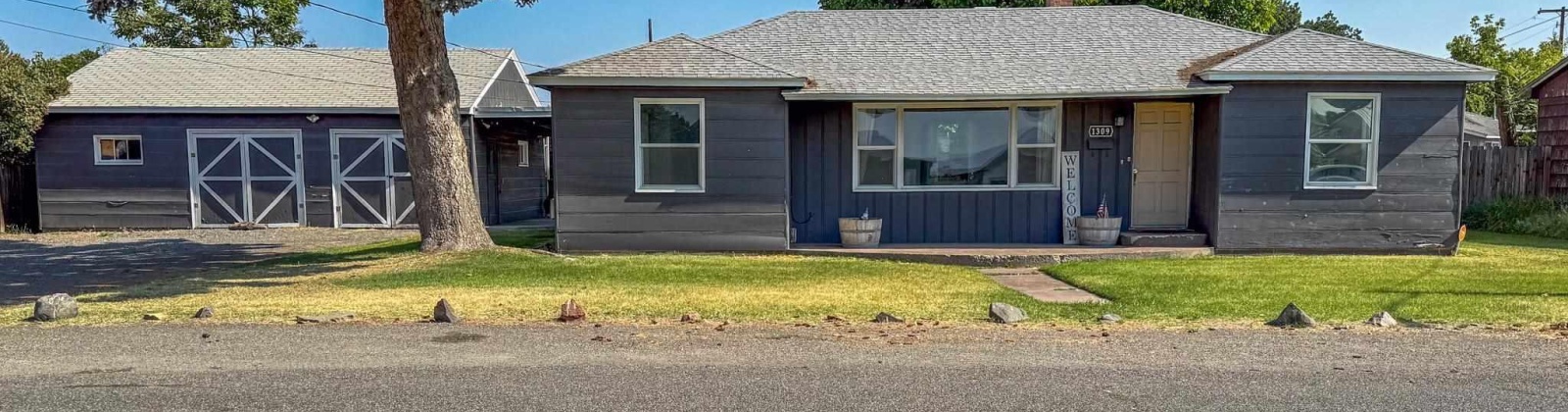 Rainier Ave, Grandview, Washington 98930, 3 Bedrooms Bedrooms, ,1 BathroomBathrooms,Site Built-owned Lot,For Sale,Rainier Ave,285335