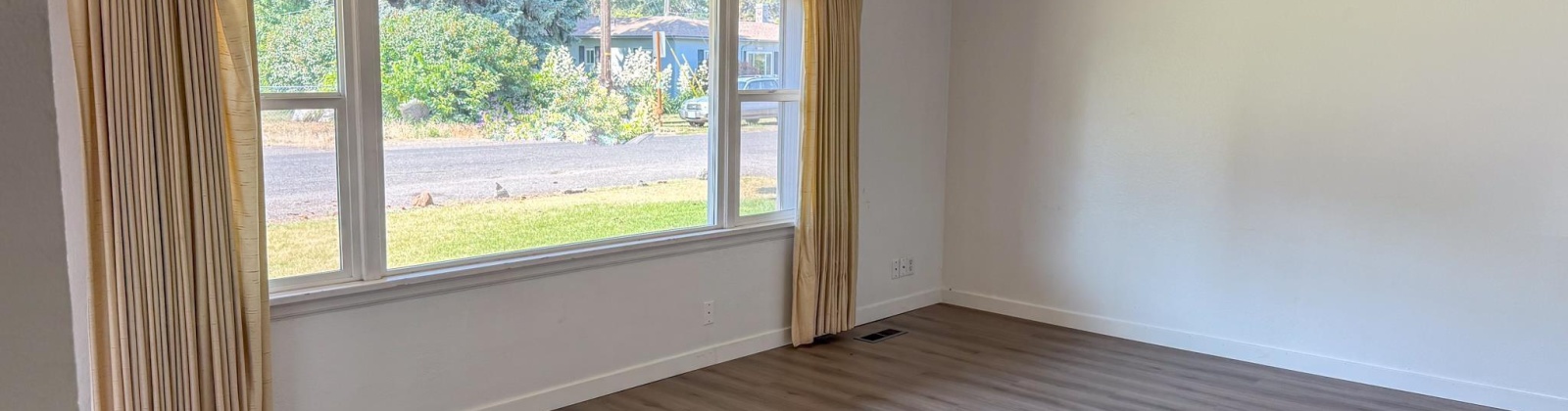 Rainier Ave, Grandview, Washington 98930, 3 Bedrooms Bedrooms, ,1 BathroomBathrooms,Site Built-owned Lot,For Sale,Rainier Ave,285335