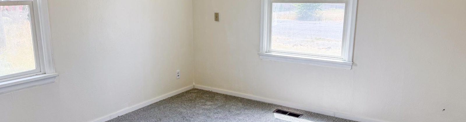 Rainier Ave, Grandview, Washington 98930, 3 Bedrooms Bedrooms, ,1 BathroomBathrooms,Site Built-owned Lot,For Sale,Rainier Ave,285335