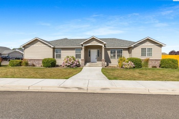 Belfair St, Kennewick, Washington 99336, 3 Bedrooms Bedrooms, ,2 BathroomsBathrooms,For Sale,Belfair St,285407