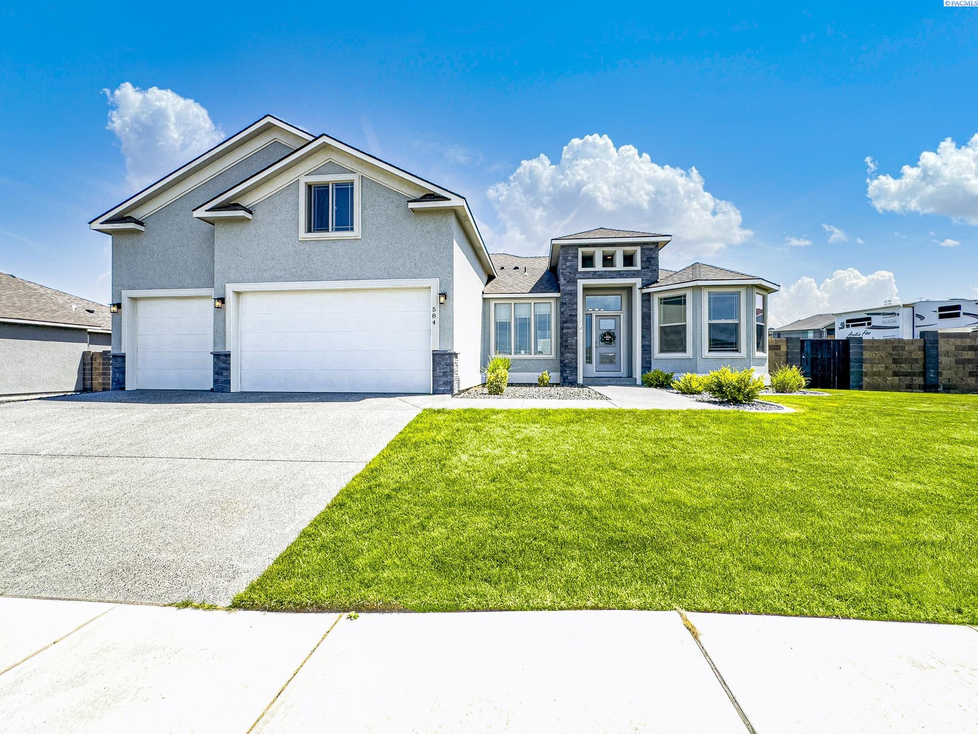Thebes St, West Richland, Washington 99353, 5 Bedrooms Bedrooms, 0 ,3 BathroomsBathrooms,Houses,For Sale,Thebes St,0,285428