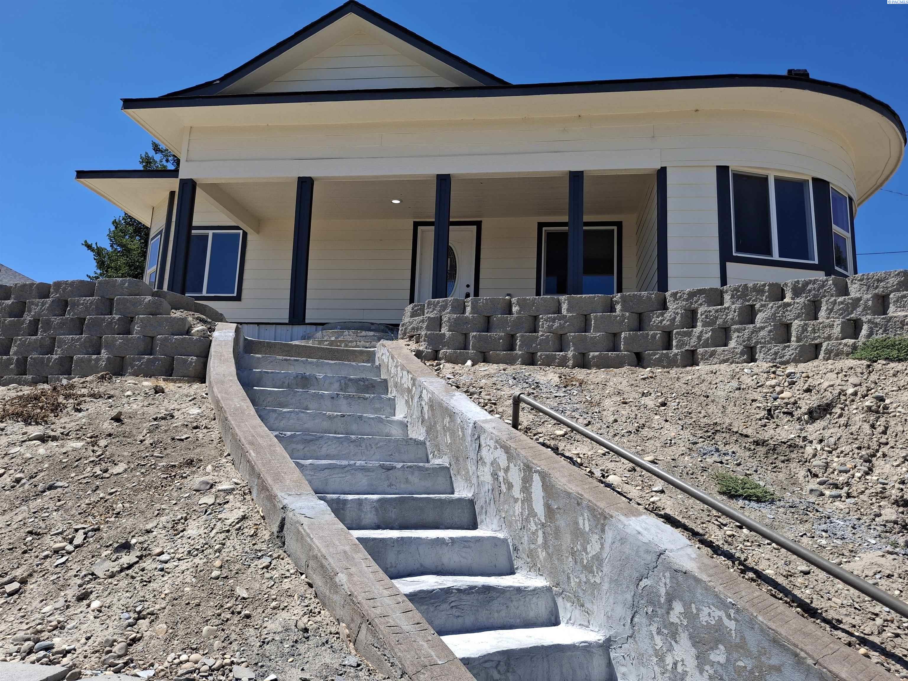 Crescent Ave, Sunnyside, Washington 98944, 4 Bedrooms Bedrooms, 0 ,2 BathroomsBathrooms,Houses,For Sale,Crescent Ave,0,285453
