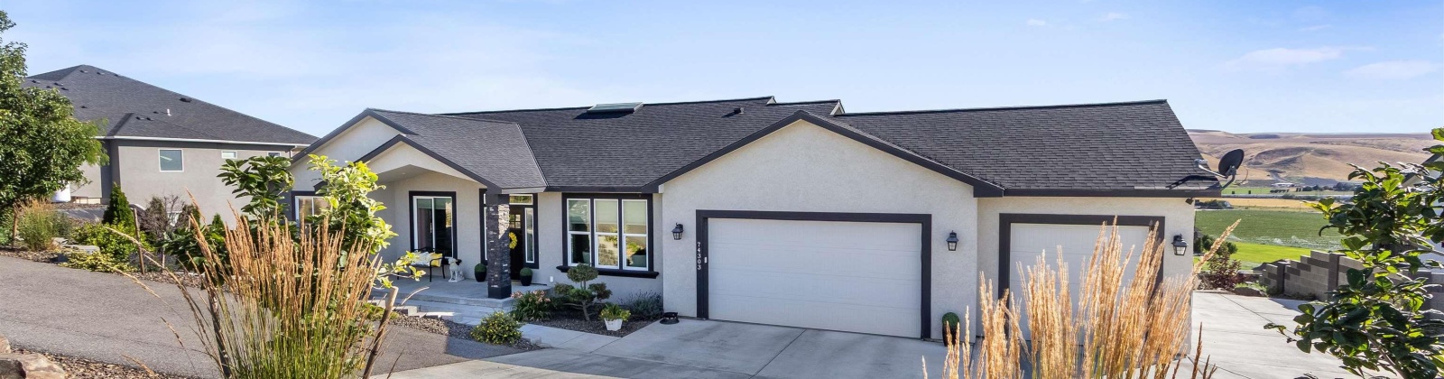 Grand Bluff Lp, Kennewick, Washington 99338, 4 Bedrooms Bedrooms, ,3 BathroomsBathrooms,For Sale,Grand Bluff Lp,285494