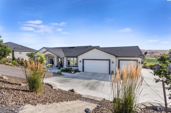 Grand Bluff Lp, Kennewick, Washington 99338, 4 Bedrooms Bedrooms, ,3 BathroomsBathrooms,For Sale,Grand Bluff Lp,285494