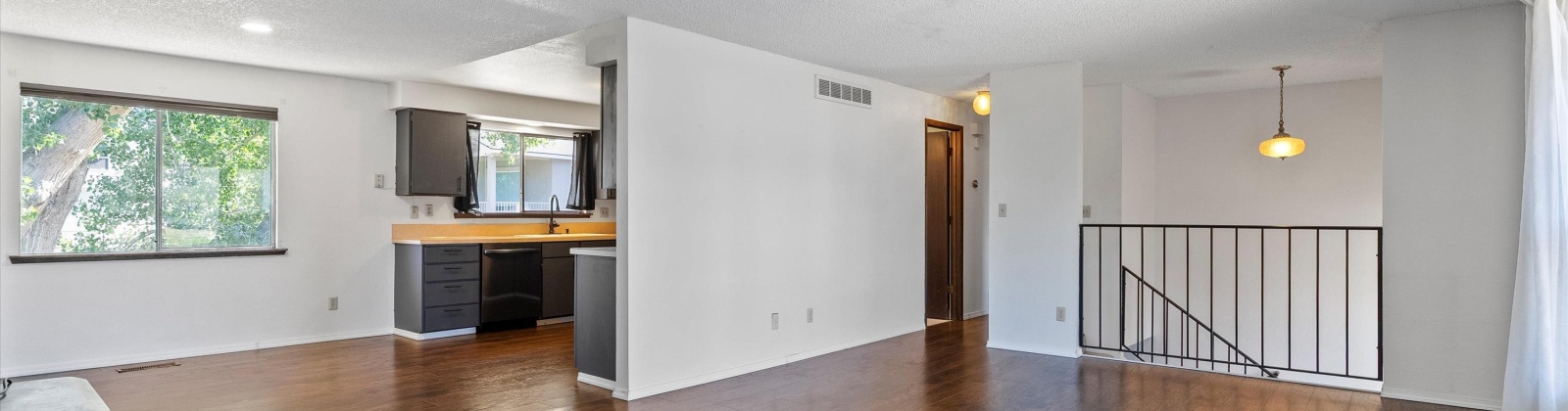 W 16th Ave, Kennewick, Washington 99337, 4 Bedrooms Bedrooms, ,2 BathroomsBathrooms,For Sale,W 16th Ave,285469