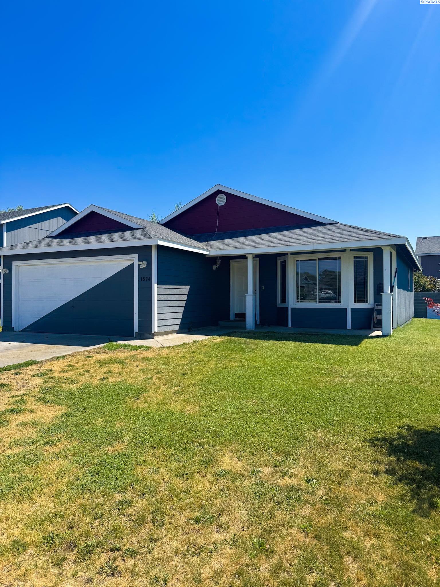 Bountiful Ave, Sunnyside, Washington 98944, 3 Bedrooms Bedrooms, 0 ,2 BathroomsBathrooms,Houses,For Sale,Bountiful Ave,0,285538