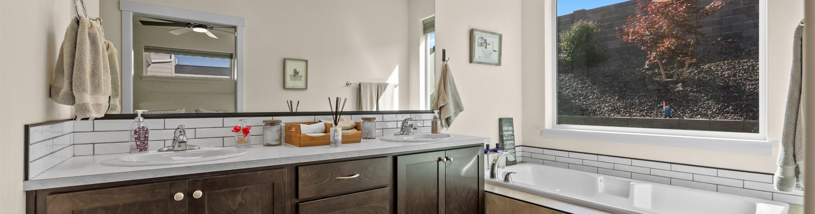 White Dr, Richland, Washington 99352, 3 Bedrooms Bedrooms, ,2 BathroomsBathrooms,For Sale,White Dr,285559