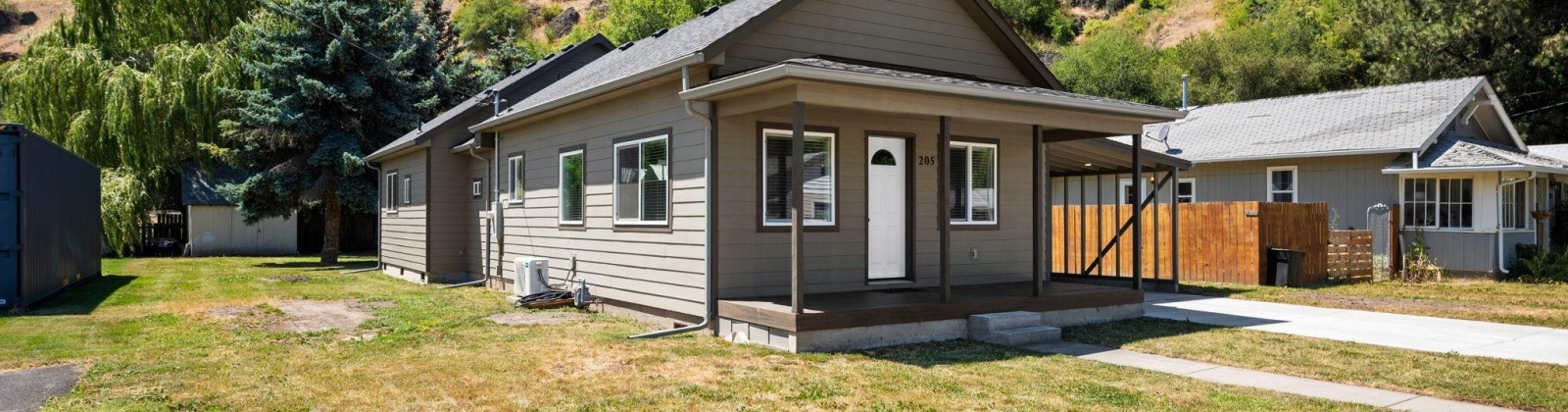 8th St, Colfax, Washington 99111, 3 Bedrooms Bedrooms, ,2 BathroomsBathrooms,For Sale,8th St,285583