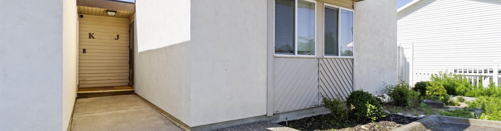 Quincy St Unit J, Kennewick, Washington 99336, 2 Bedrooms Bedrooms, ,1 BathroomBathrooms,Condos/townhomes,For Sale,Quincy St Unit J,285586