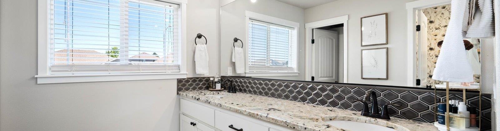 17th Place, Kennewick, Washington 99338, 4 Bedrooms Bedrooms, ,3 BathroomsBathrooms,For Sale,17th Place,285595
