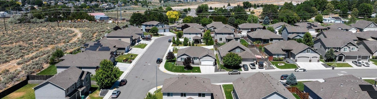 17th Place, Kennewick, Washington 99338, 4 Bedrooms Bedrooms, ,3 BathroomsBathrooms,For Sale,17th Place,285595