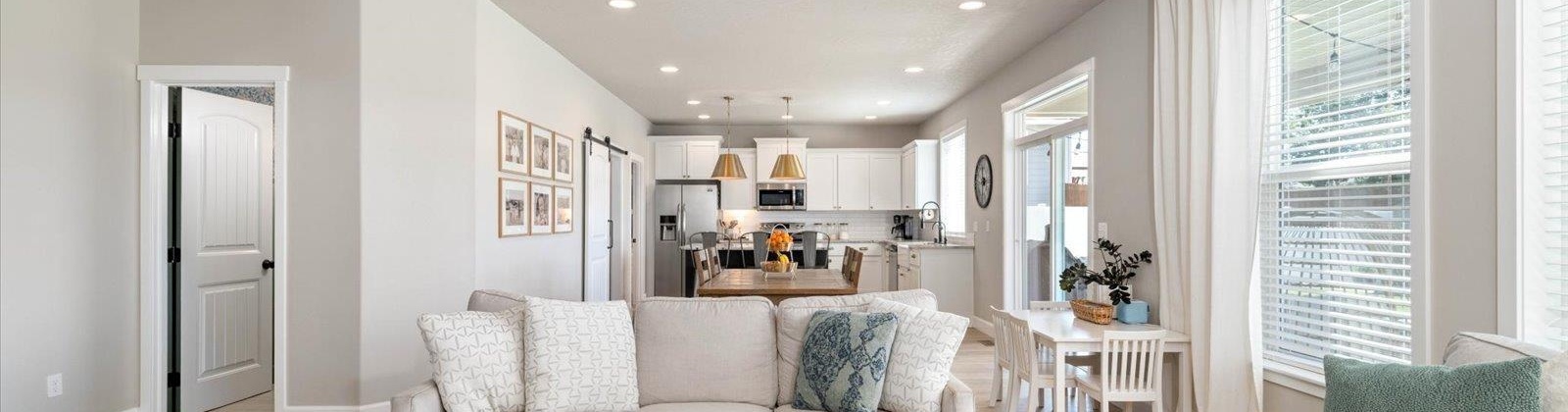 17th Place, Kennewick, Washington 99338, 4 Bedrooms Bedrooms, ,3 BathroomsBathrooms,For Sale,17th Place,285595
